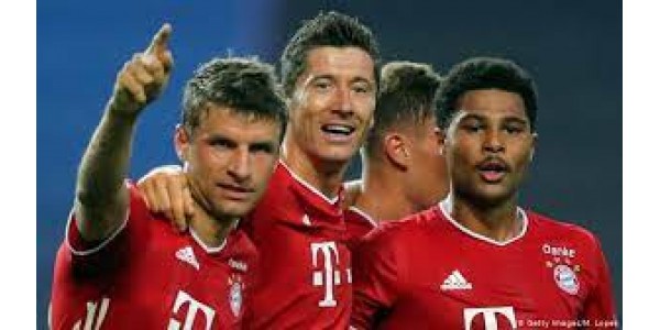 Der Torhüter des FC Bayern München wird von Orange dominiert